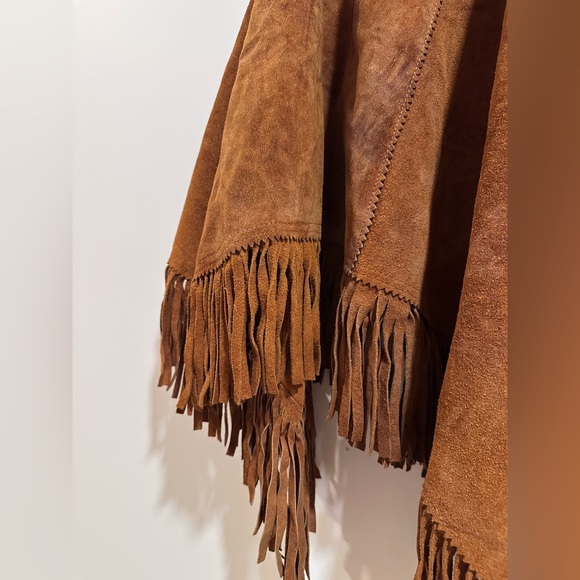 Vintage 1970’s Tan Suede Fringe Poncho - Picture 3 of 10